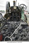 vintage-steam-traction-engine-coal-600w-16314322.jpg